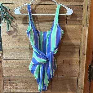 FABLETICS - ONE PIECE - NWT - SMALL